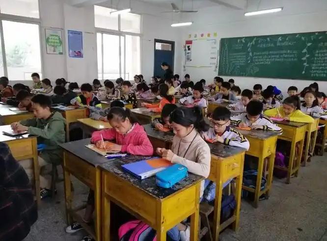 教过那么多孩子，才敢告诉你的几个真相！

1、小学和初中没有真学霸，只有到了高中