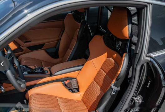 保时捷911 ST 加急寻伯乐、2025年上牌，手动至上，仅几百公里，锋芒初露。