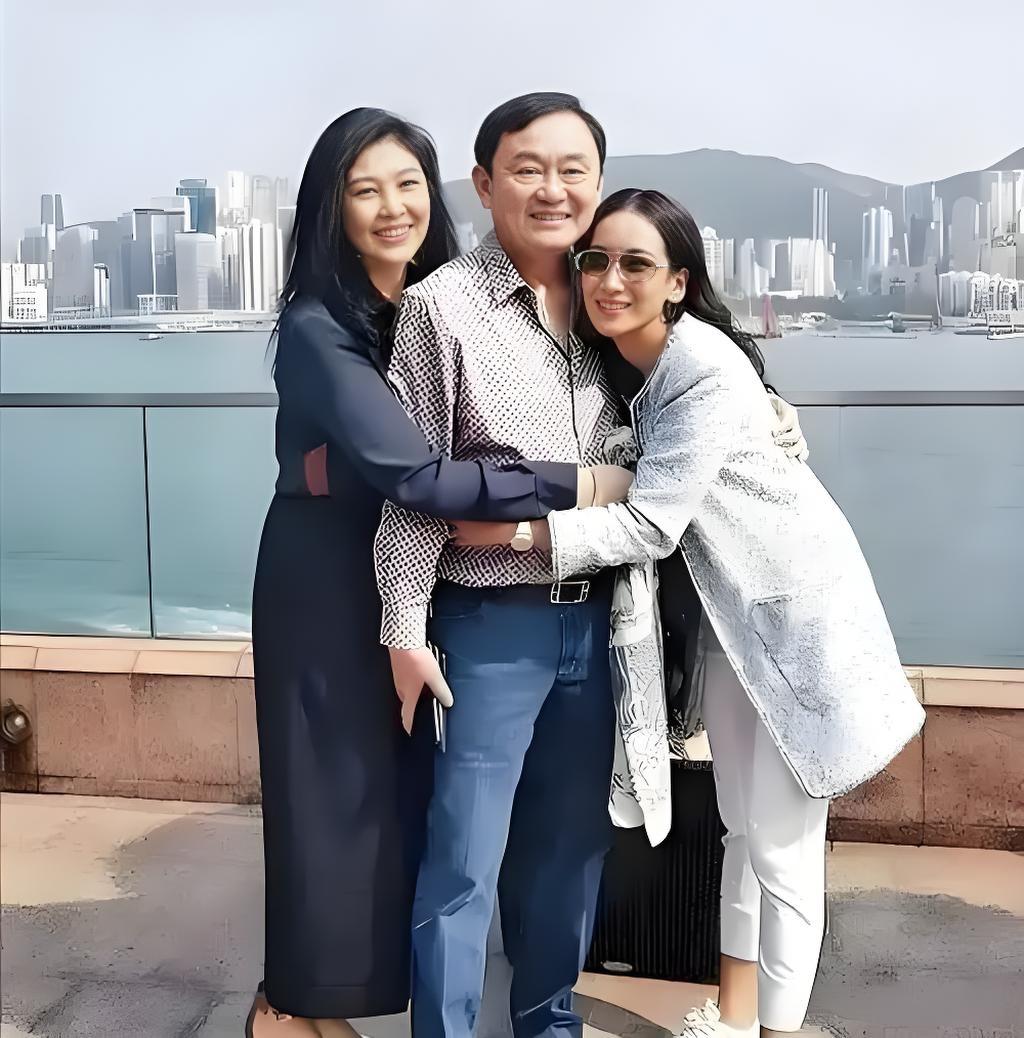 佩通坦与她父亲他信和姑姑英拉的性质完全不同。

他信与英拉两人的罪名是涉及到了泰