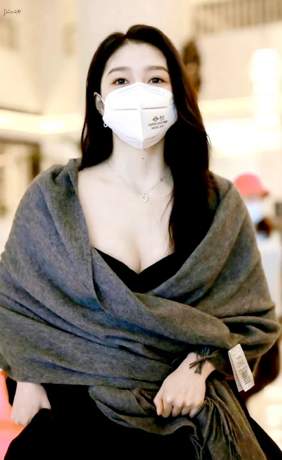 关晓彤，
越来越会穿衣服了！

#娱乐#