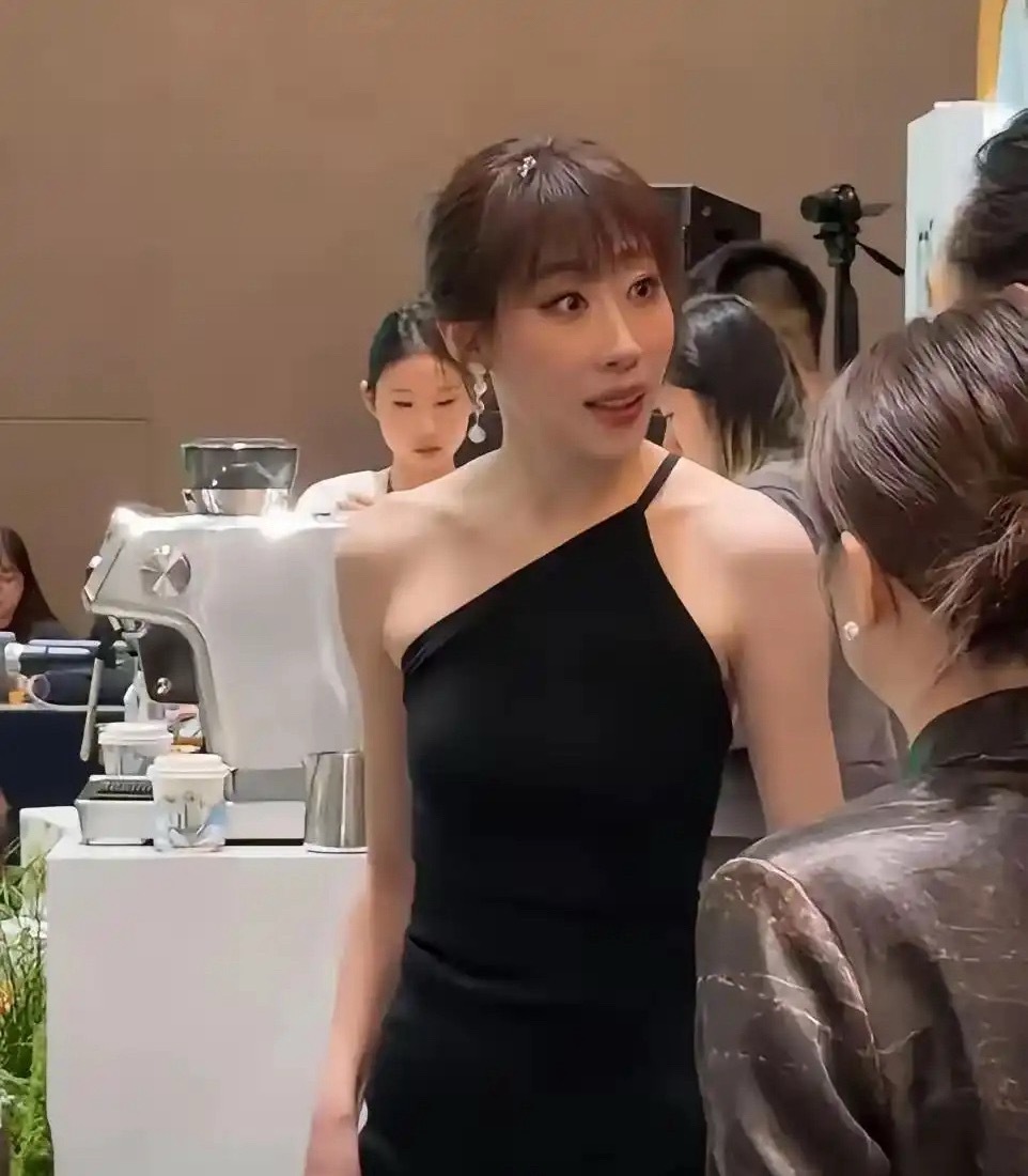 不懂就问：她长的很高，皮肤很白，演技也很好，但是没有美感！这是为什么呢？ 