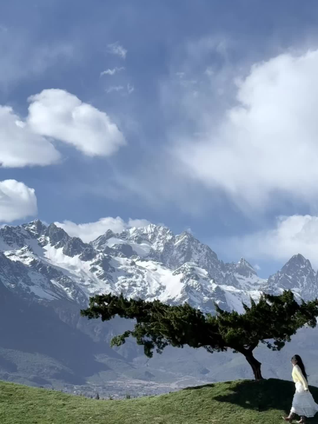 快艾特你身边最可爱的女孩子们 来看丽江绝美的棉花糖云朵