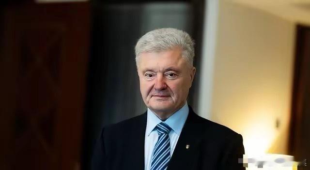 乌克兰前总统波罗申科在接受立陶宛媒体采访时表示，美国总统手中有太多的牌可以使乌克