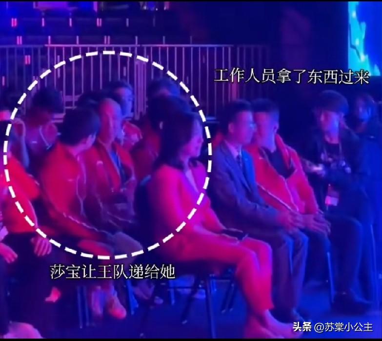 笑死我了！孙颖莎让在王楚钦给他递东西，大家看到王皓和马琳的表情变化了吗？

抽签