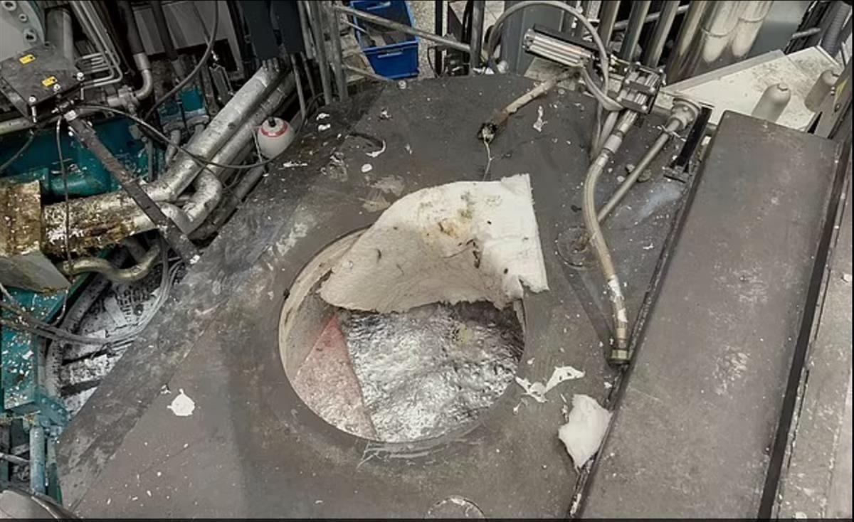 不可思议！2022年，瑞士一名电工掉进装满720℃铝液的熔炉顶部后，居然忍着剧痛