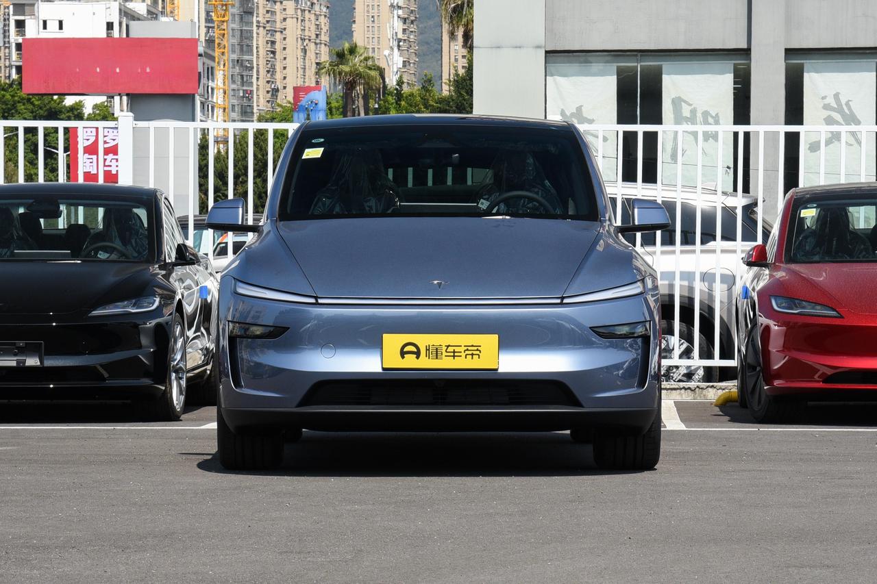 这三台热门家用SUV凑一起聊天，画风差别特别大。特斯拉Model Y就是极简务实