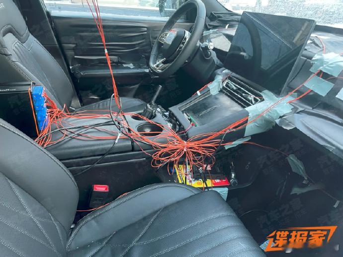 捷途山海L7PLUS内饰谍照曝光 这应该是真谍照了，不是某些车企摆拍的谍照了，真