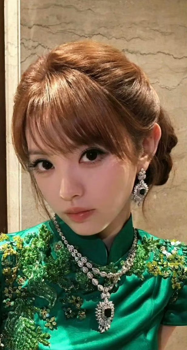 田曦薇田曦薇田曦薇绿色拖尾旗袍