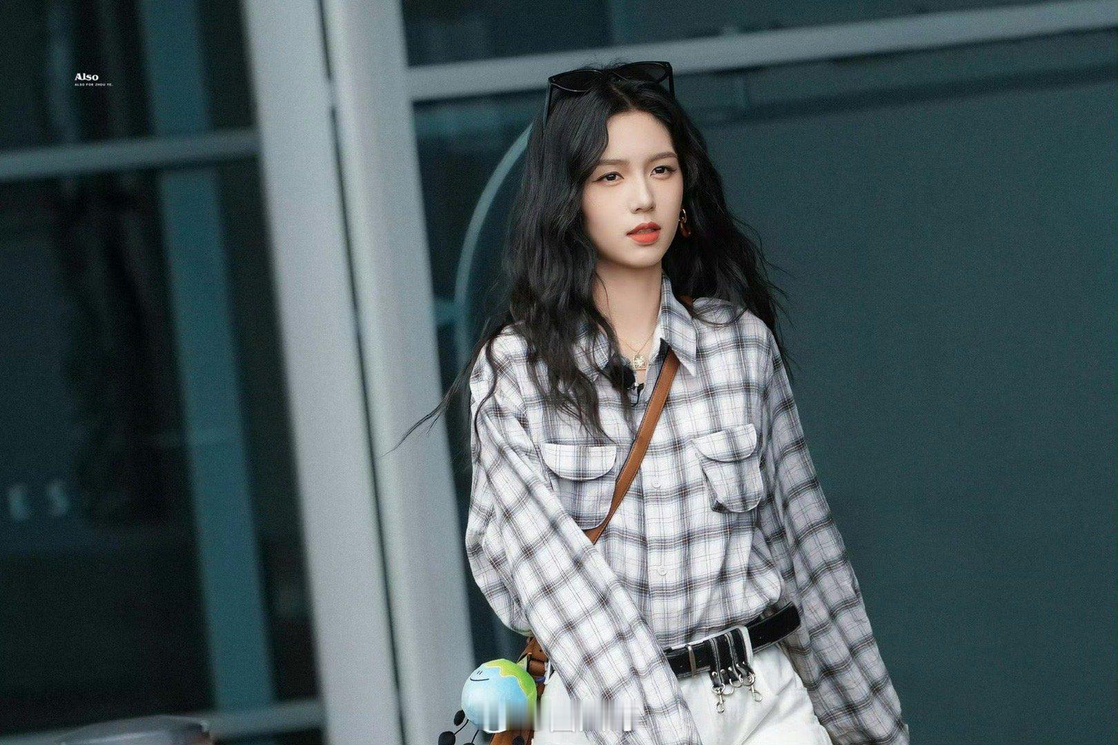 周也录制地球超新鲜2路透哈哈怕哈哈这下又能聊上了吧，周也、陈星旭、王玉雯录制综艺