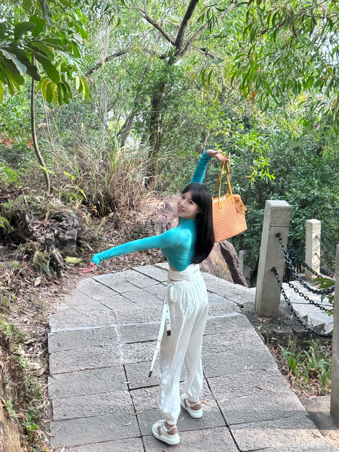 狗都比我能爬山！