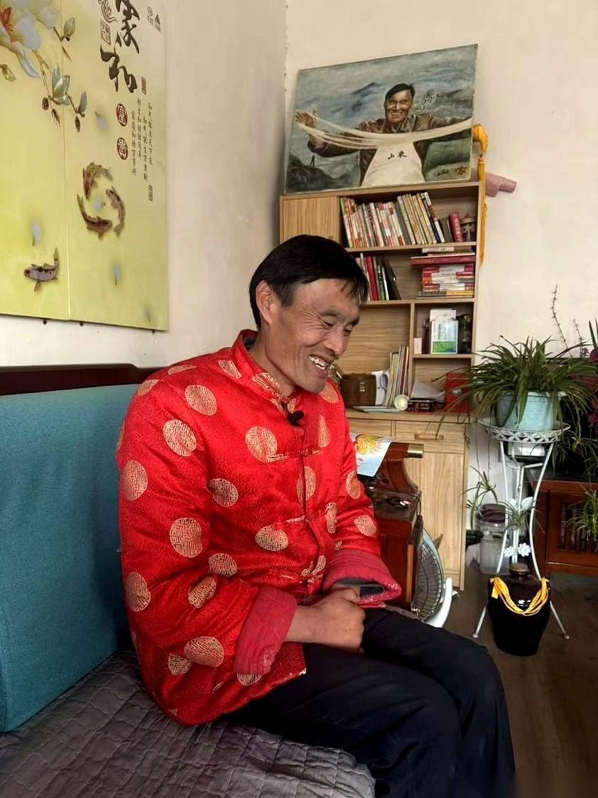 那个叫“拉面哥”的山东男人，程运付，已经快五年没见过那样的场面了。
上百个手机屏