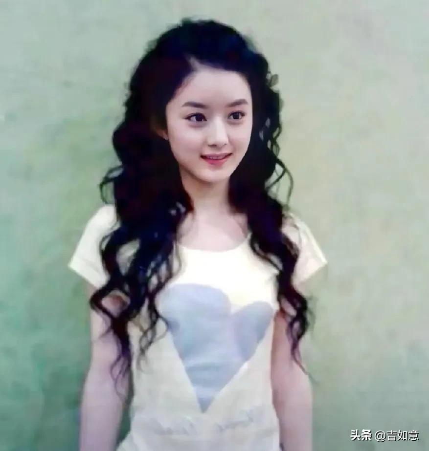 赵丽颖小时候就是美人呀，竟然有人说她整容过，🉐分为0吧😄
