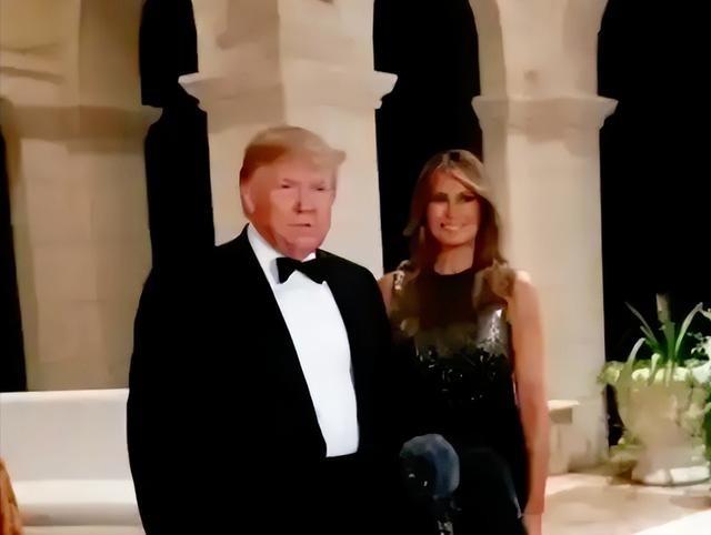 太反转了！特朗普在自己的海湖庄园办跨年派对被问到新年愿望时，他竟然连说三遍“世界