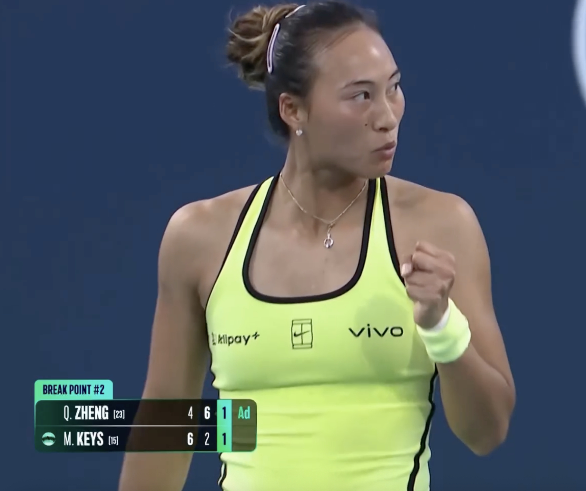 郑钦文vs凯斯 郑钦文决胜盘再度破发，2-1。目前三局无人保发。 