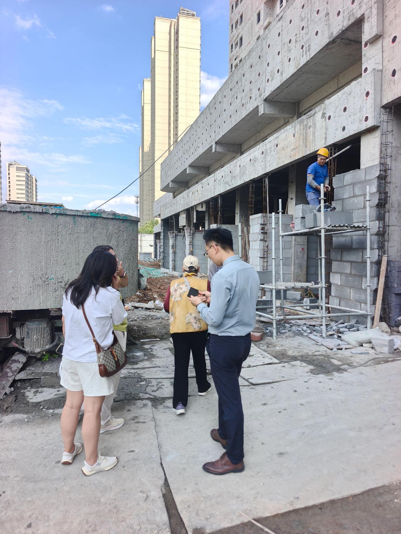 中介带看工地:                                 