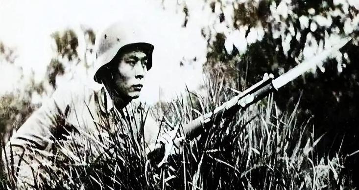 1945年，3000鬼子精锐猛攻河南清风岭，国军杂牌师长心想完了，谁料山脚下的百