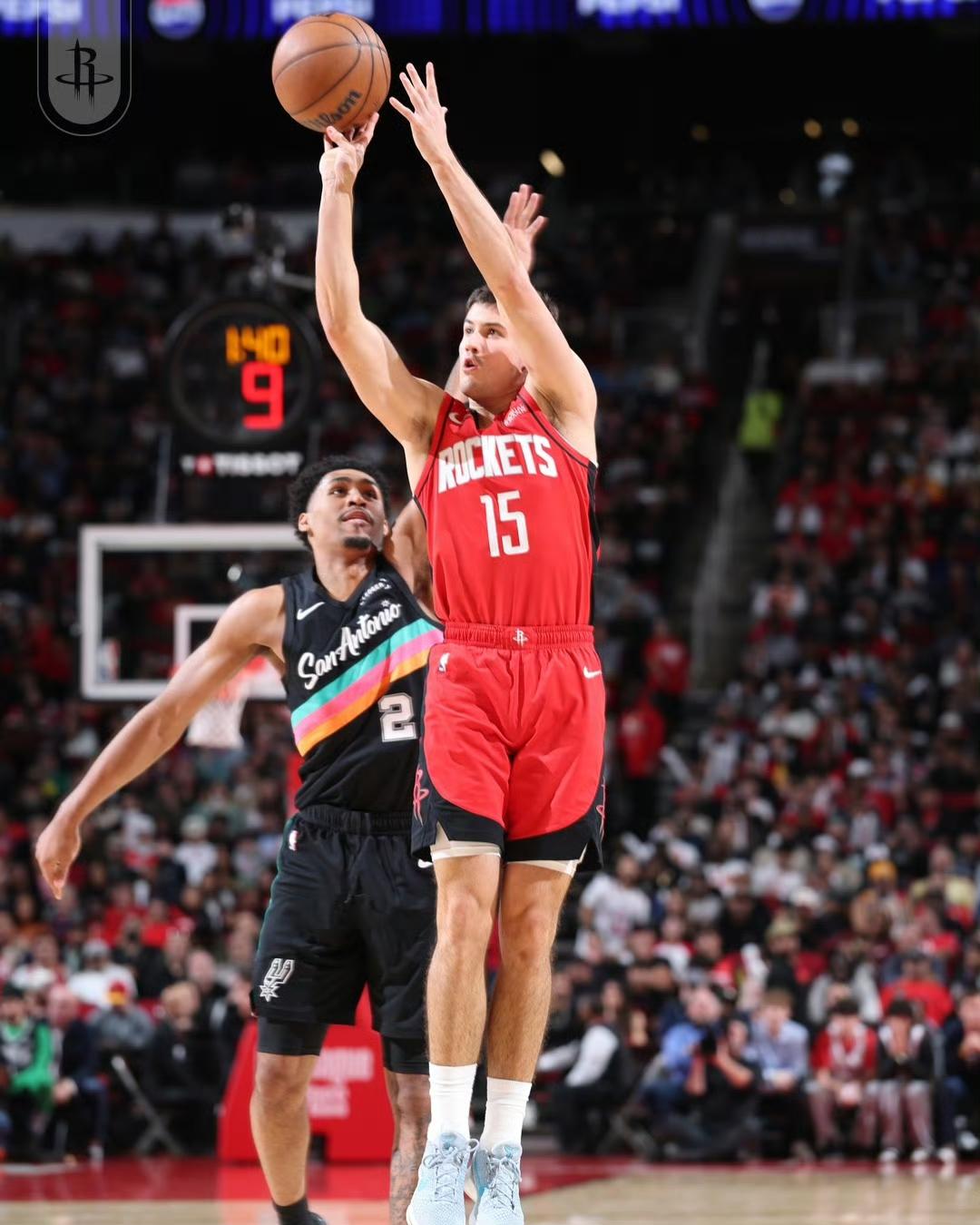 火箭111:106马刺。
就是这样一只火箭黏黏糊糊心跳加速末节16分的逆转，没人