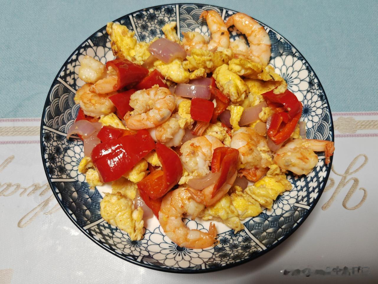 我和老公的晚餐分享～
[烟花]炒虾仁鸡蛋红椒
[微风]拌菠菜粉丝
[微风]蒸茄子