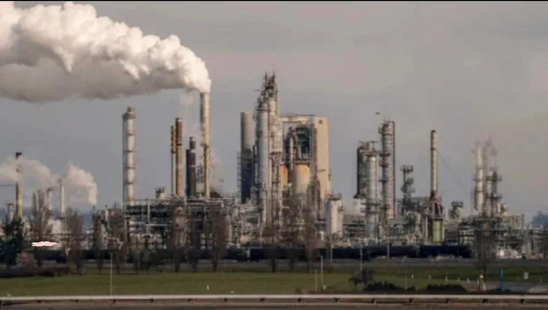 委内瑞拉石油“狂飙”，美国炼厂直呼“撑到吐”
 
谁能想到，委内瑞拉的石油跟开了