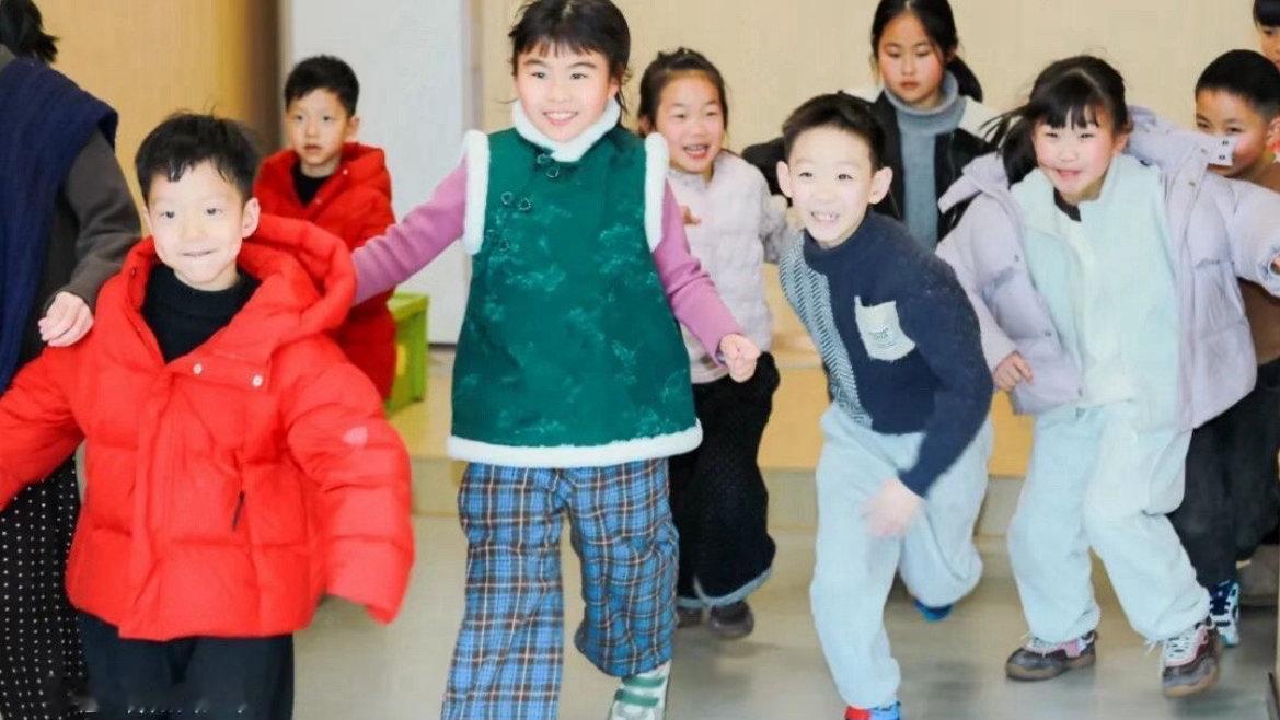 台州不足10平米的照相馆里藏着人间大爱路桥社区暖心公益照相馆，定格美好瞬间，温情