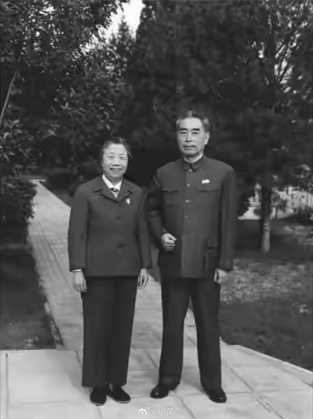 这张异常珍贵的照片拍摄于1970年5月20日下午，这也是周恩来总理和邓颖超同志最