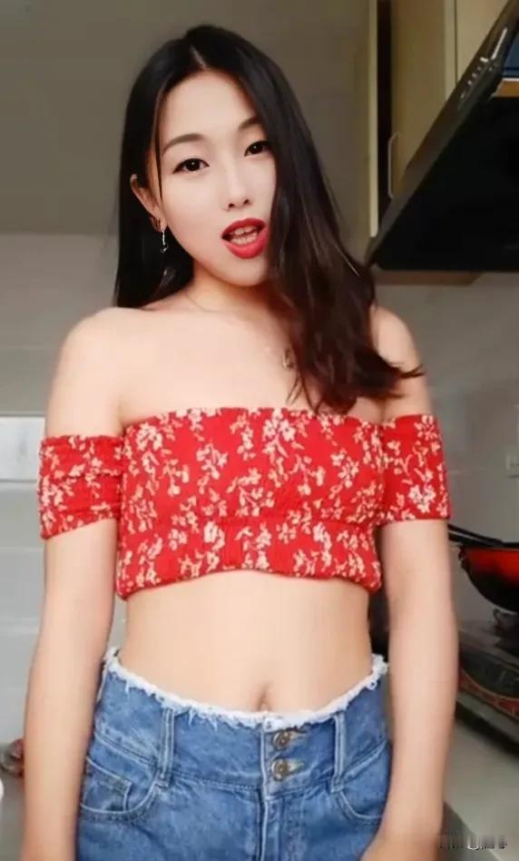 #这样的女生你们喜欢吗#