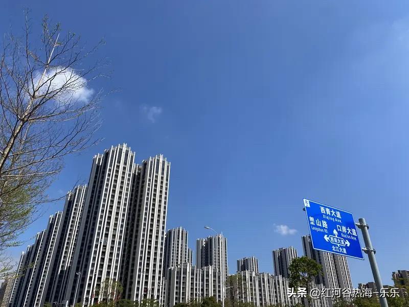 房价何时大涨，难以断言。
但可以肯定的是，2026年至2035年之间，楼市必然会