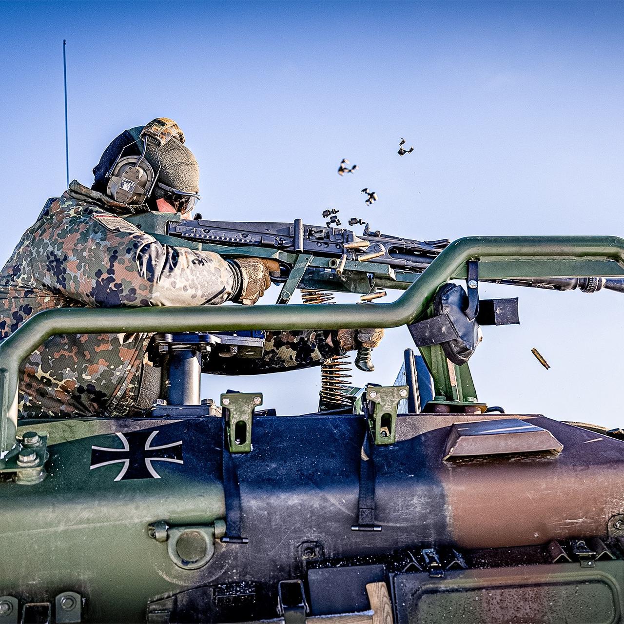 1型和148辆加长版Wiesel 2型。这款重达2.75吨、搭载奥迪298发动机