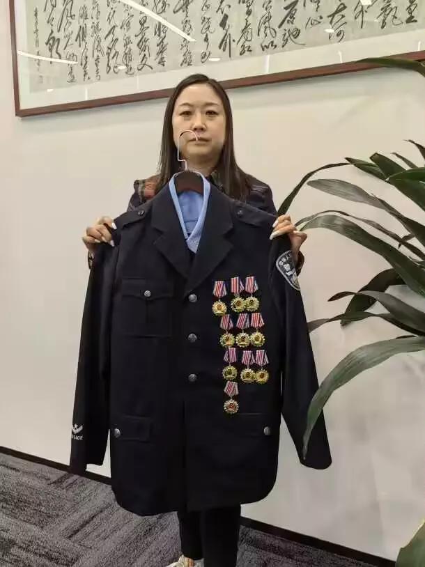 这剧情简直比电视剧还魔幻！一个天天抓毒贩的禁毒大队长，竟然自己因为“走私毒品”栽