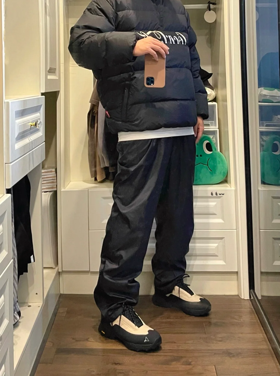 户外黑色系｜羽绒服穿搭