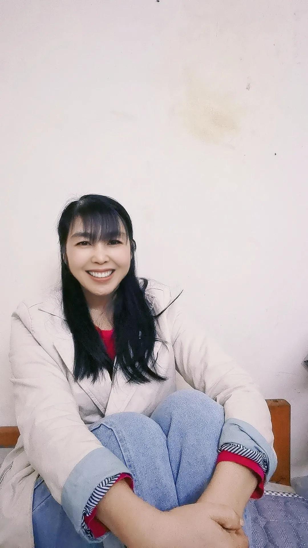 大家好，我是个离异女人，离异六年从没有笑过，今天我笑的好爱，今天我儿子过11岁生