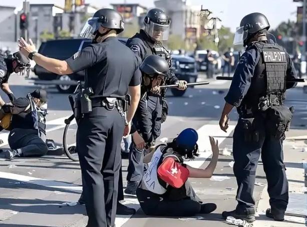 美国再次对中国加征关税，真就是无牌可打只能死扛了。之前中美第三轮谈判，美方就想挖