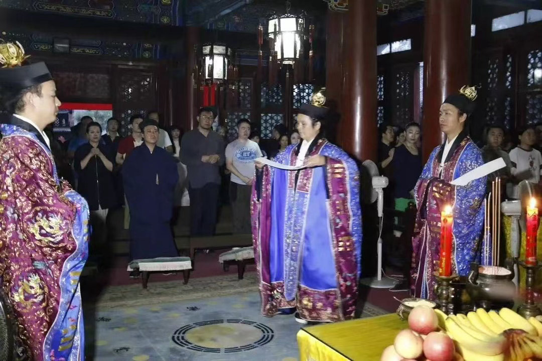 民俗多听肖老道 庆贺科仪是专为三清、四御、祖师、圣真圣诞或重大法事圆满举行的喜庆