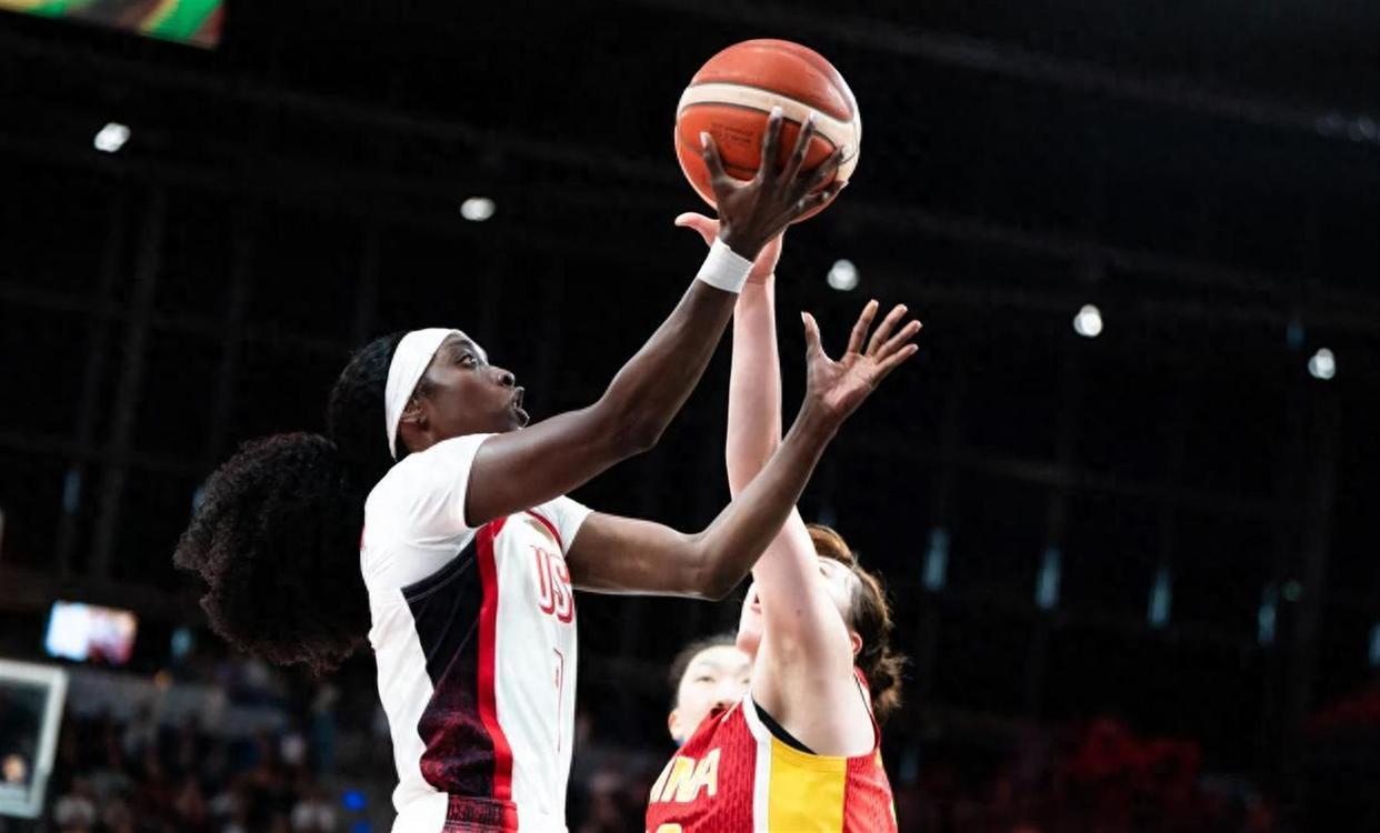 女篮世界杯首日全乱套！中国女篮61-94完败美国，日本102-97靠20个三分逆