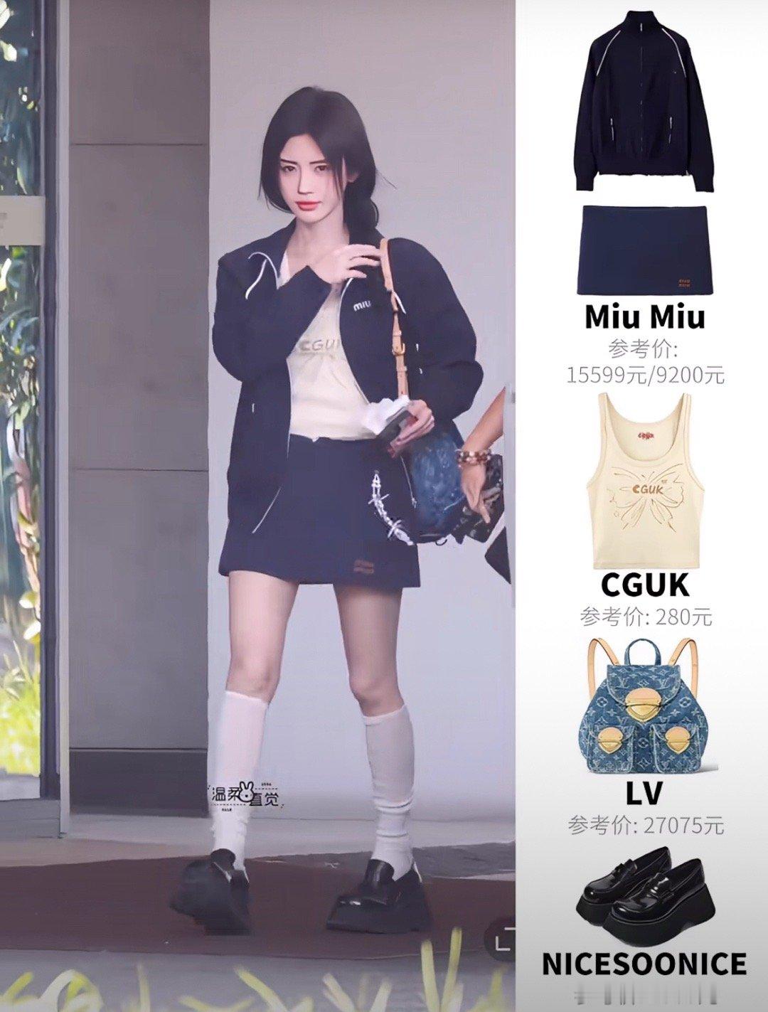鞠婧祎机场穿搭指南好清纯好甜美啊还和粉丝比心🫰🏻萌萌哒 ​​​
