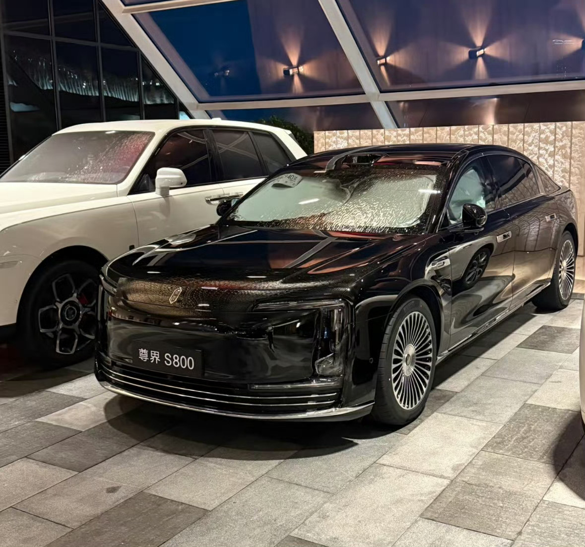 尊界S800和迈巴赫放一块，如何？慢慢来吧，前路漫漫其修远兮 ​​​