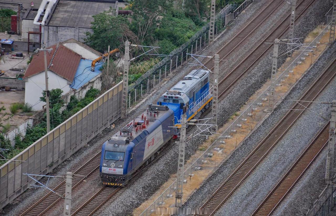 山东唯一的标准化驾驶室的调机 某日胶济回送DF7C-3型5655号机车，该车到站