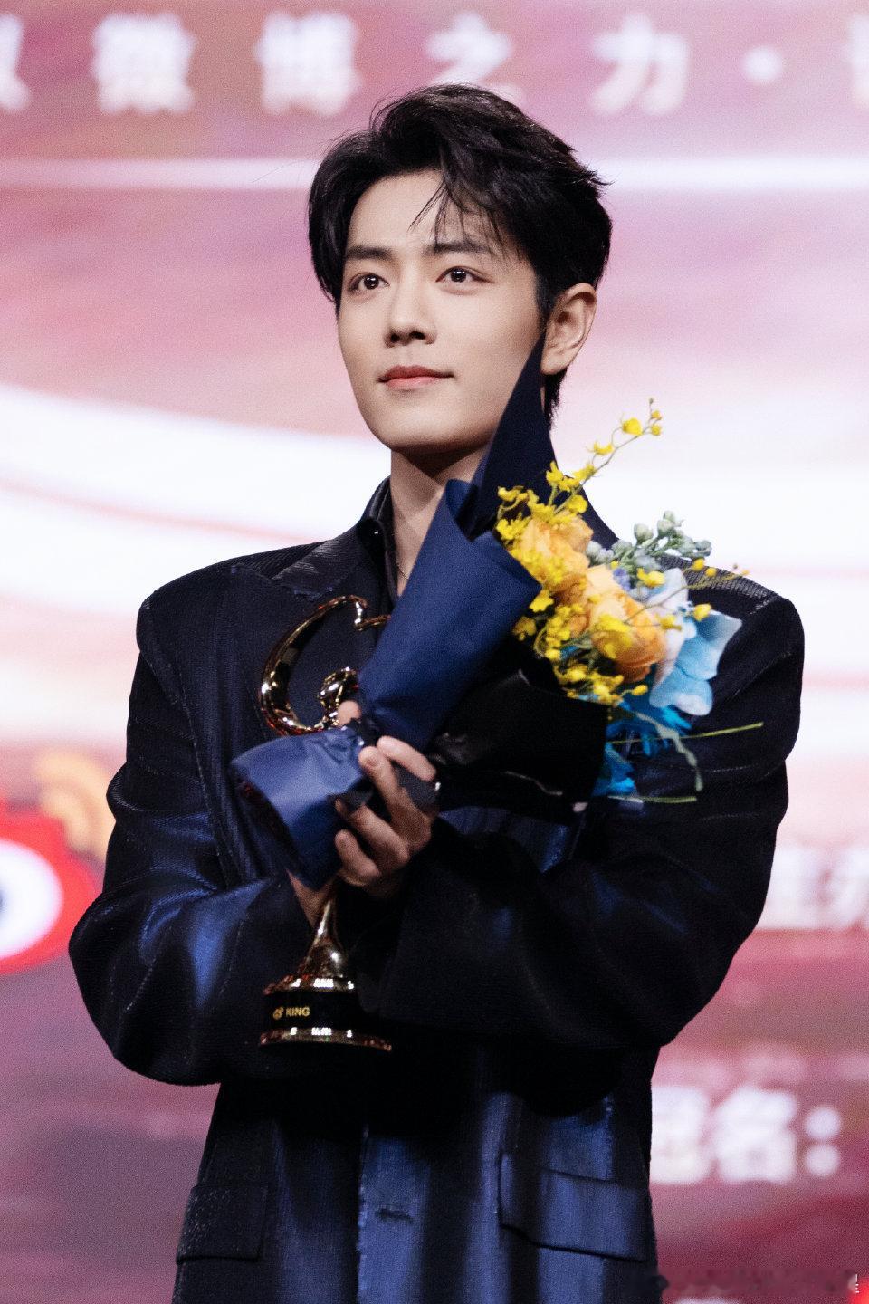 肖战以光影为行舟 肖战未来继续踏实前行肖战以光影为行舟，未来继续踏实前行 