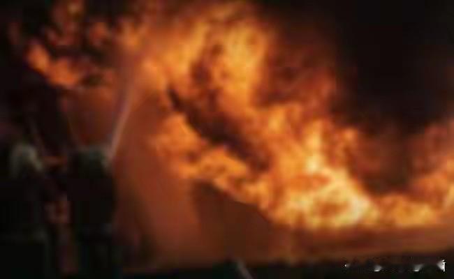 圣诞节也不停！
12月25日是西方国家的圣诞节，估计是一年中最大、最隆重、普通人