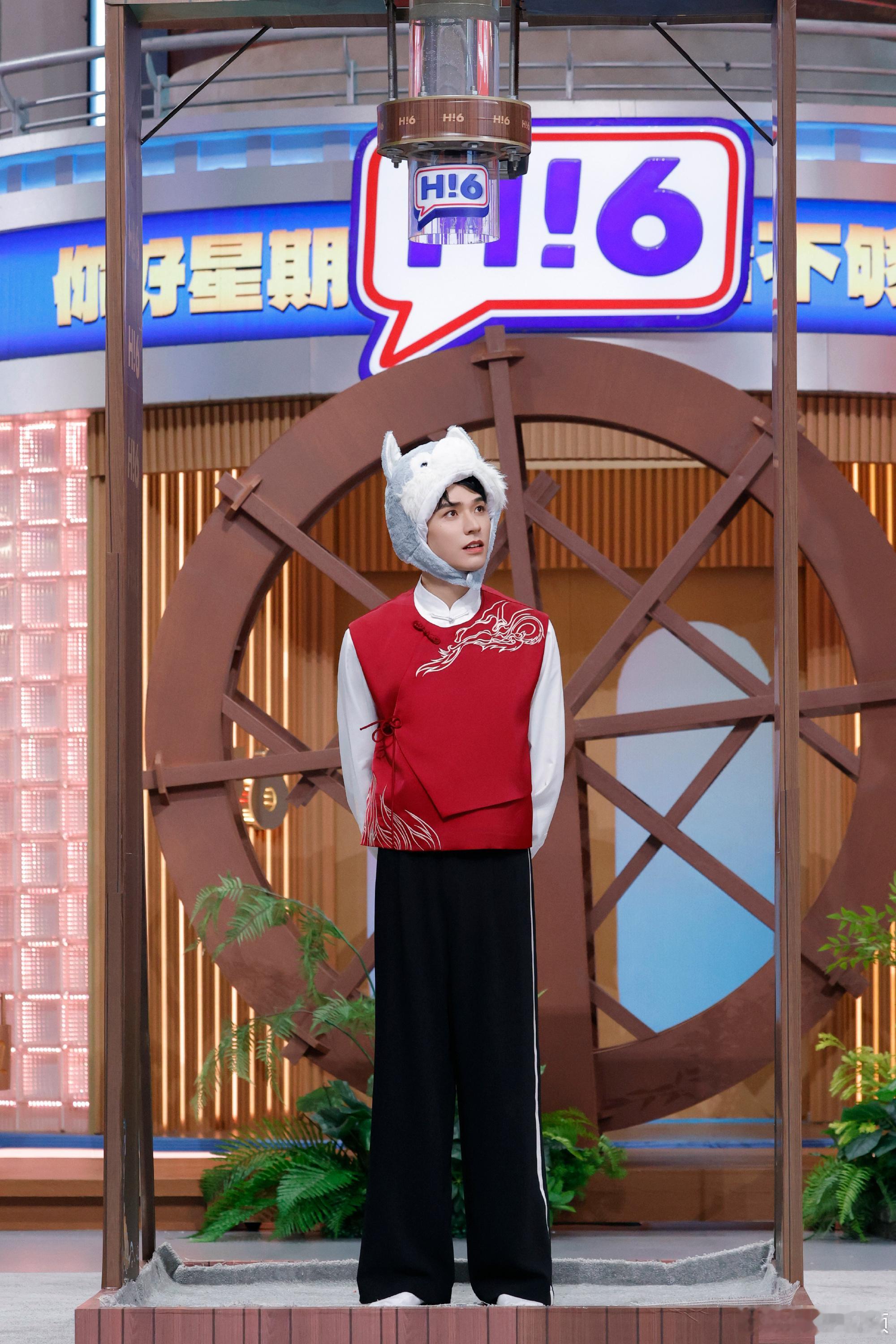 龚俊音准不好音量不小 龚俊一开嗓真的有点震撼，龚俊音准不好音量不小，自带一种不管
