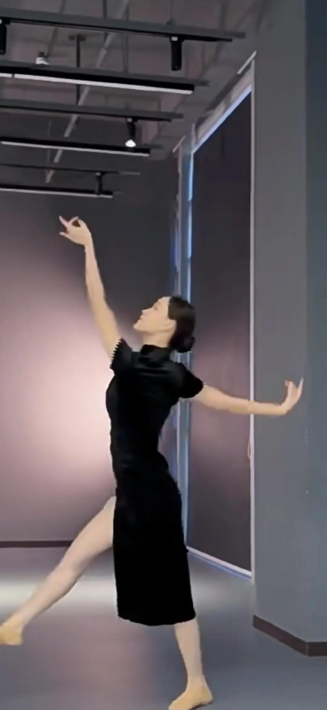 旗袍舞《偏偏喜欢你》