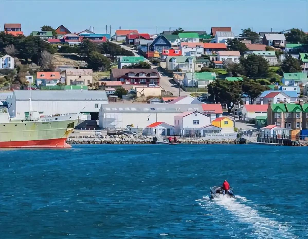 英国为何弃殖民地而守马岛？主要是看值不值得！

英国当年放弃殖民地，并不是主动选