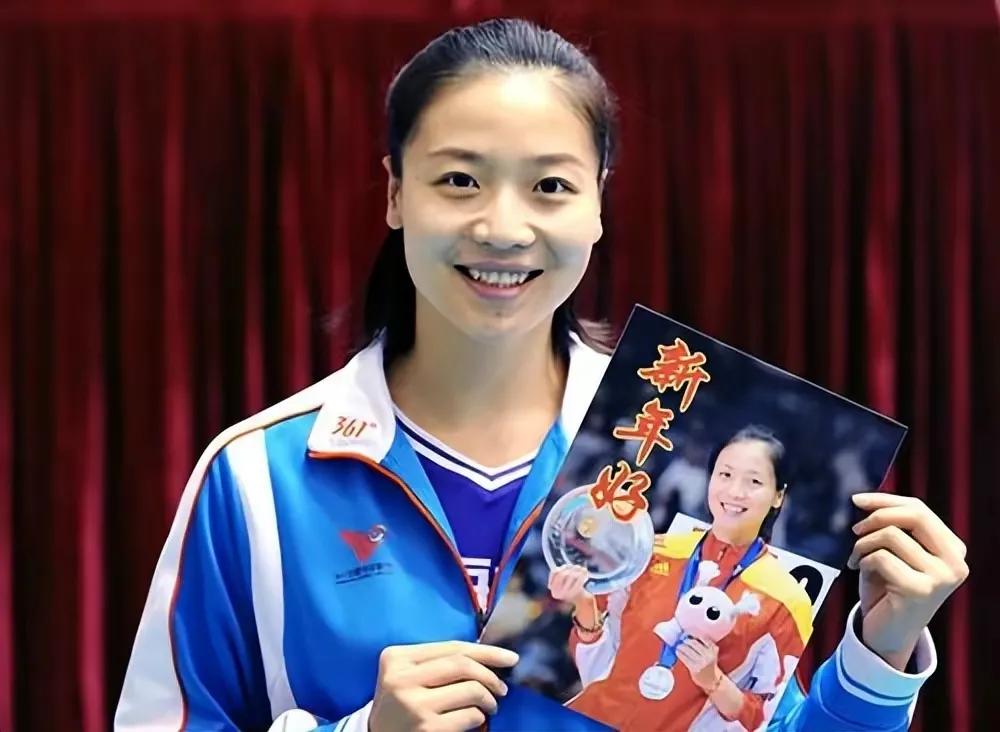 前女排最美队长近况：家财万贯富2代，嫁郎平助教，今官至副院长。韩秋月最美女排队长