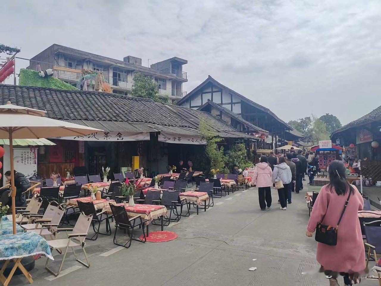 这才是成都坝坝茶的文化呀，哎呀，第一次来这里，哈哈，有意思很喜欢观音阁的这种调调