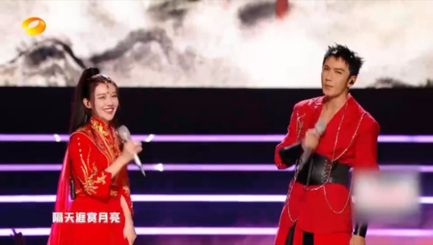 #你们知道角姐有多开心吗#《莲花楼》角姐圆梦后那开心真不是演的#角姐今晚穿的好喜