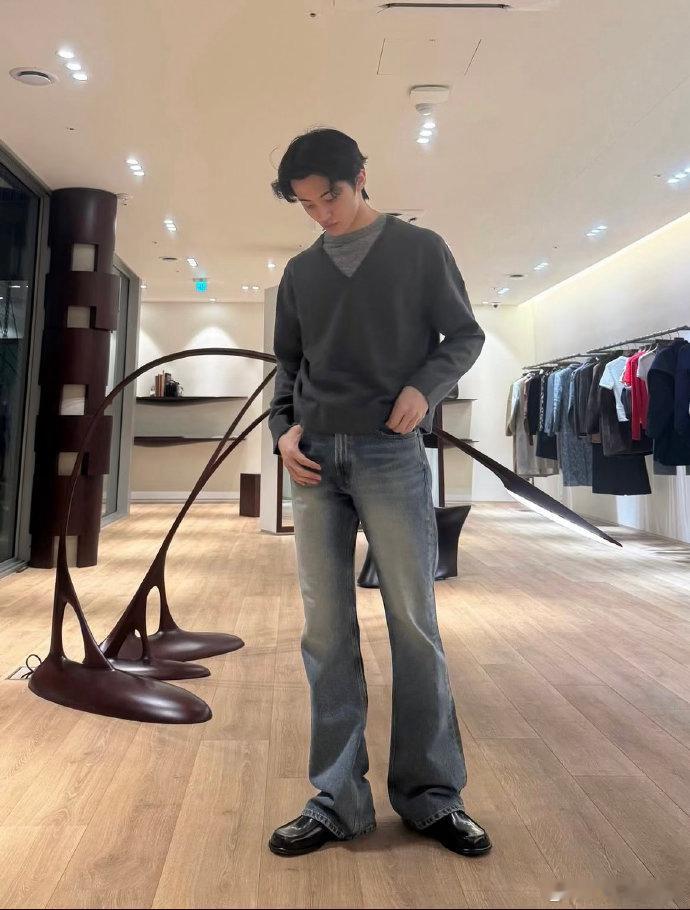 李马克退团后状态已经看上去不像爱豆了 