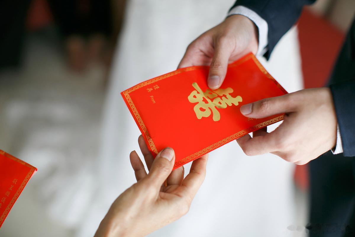 离职5年多收到了前同事退的份子钱所以说世界上还是好人多啊，不像我那个朋友的哥哥，