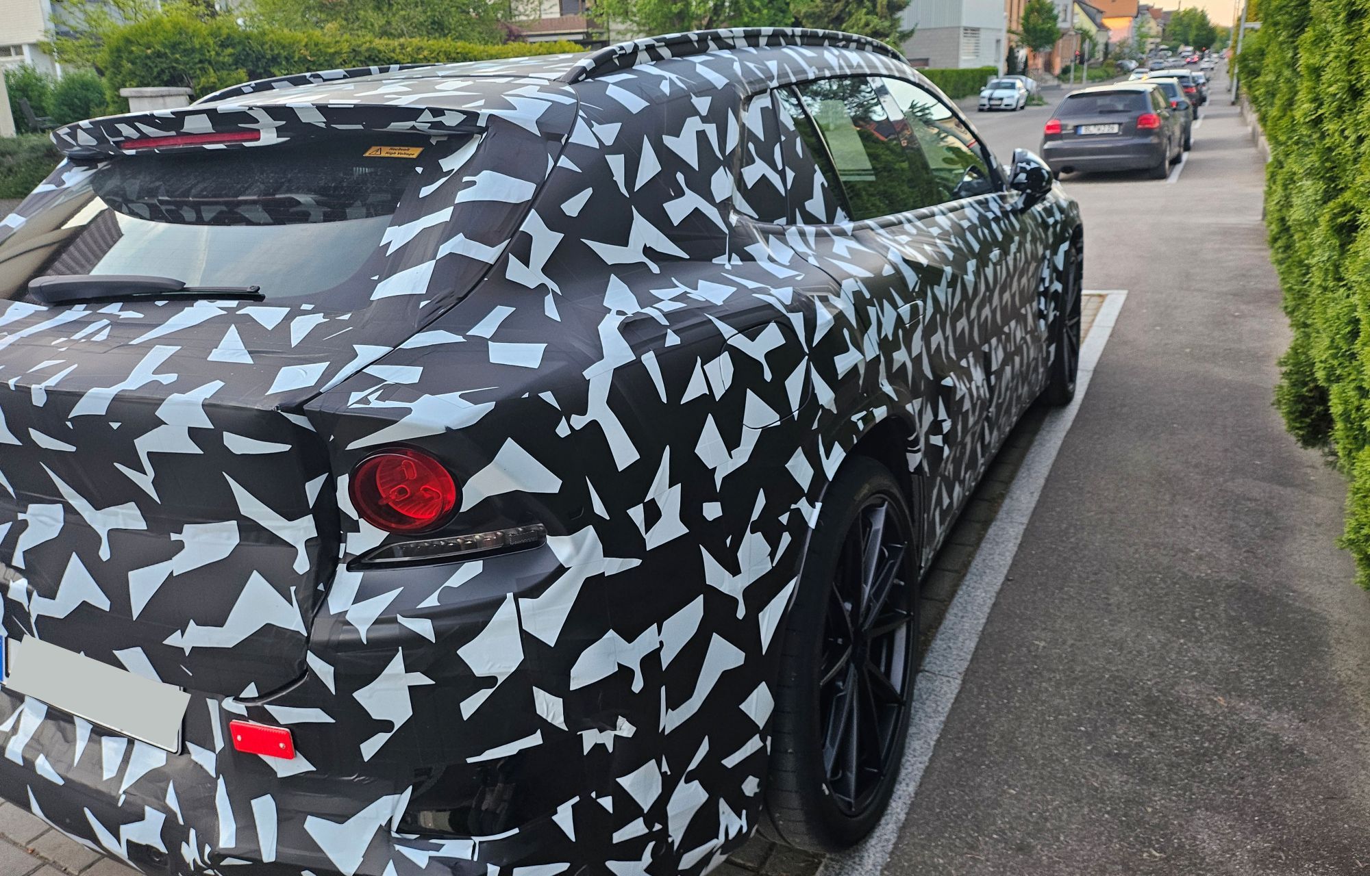 梅赛德斯-AMG GT SUV  谍照 嗯  电动又是