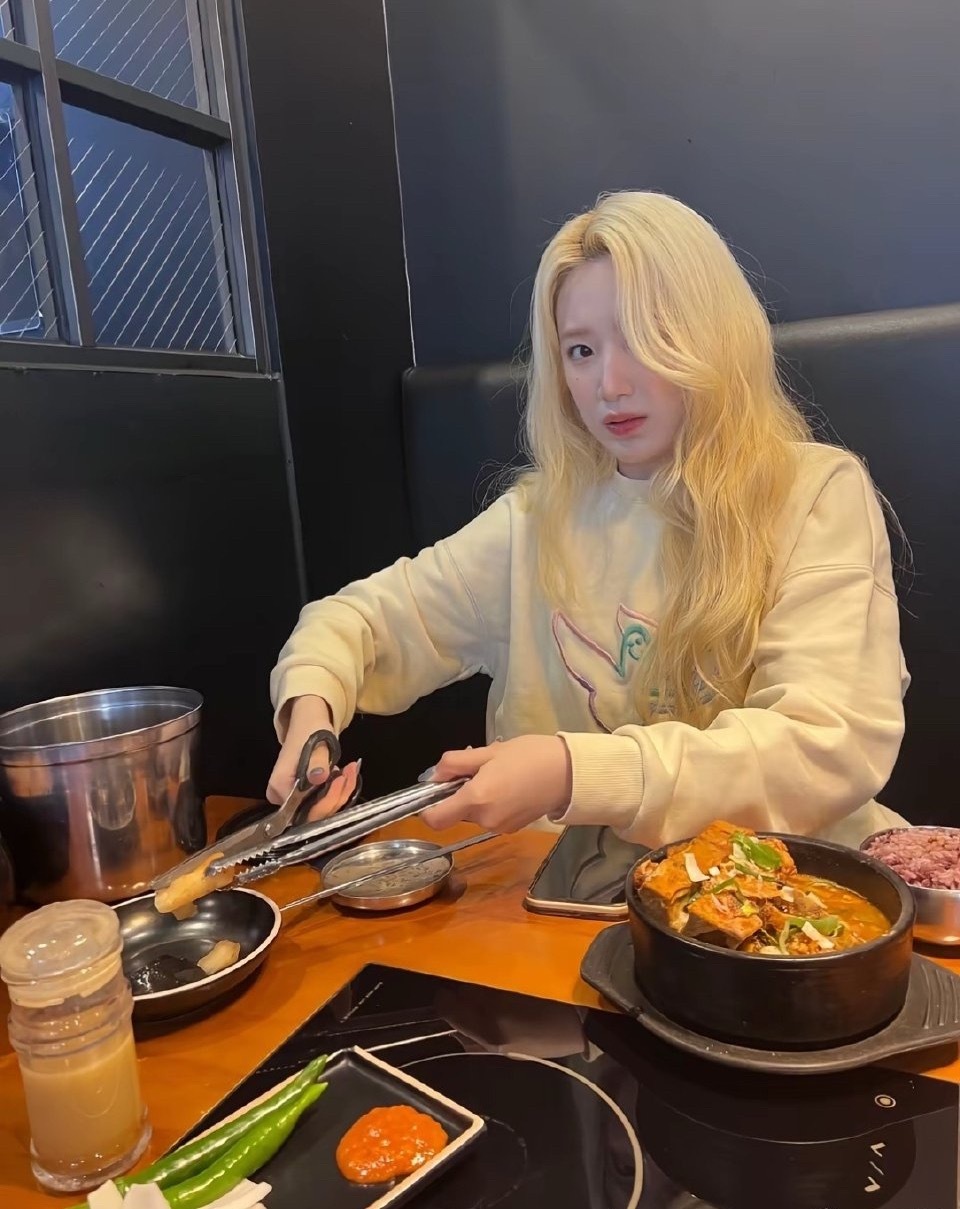 不知道叶舒华金发小馒头时期有多美萌的 你们现在可以知道了 