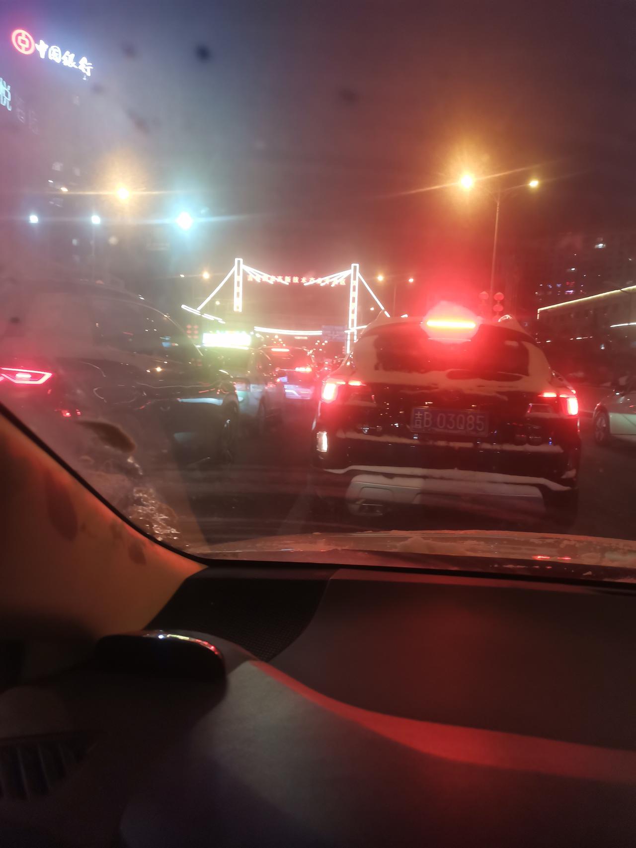 不得不说，吉林市晚上五点左右的临江门大桥堵得厉害，过个桥得花半小时。

这几天我